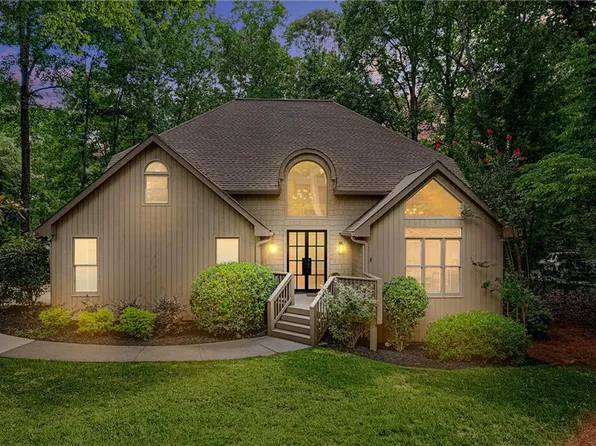 4235 Loch Highland Pkwy NE, Roswell, GA 30075
