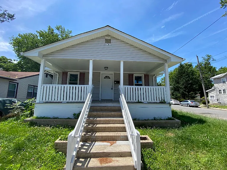 425 Drummond Ave — Photo 1