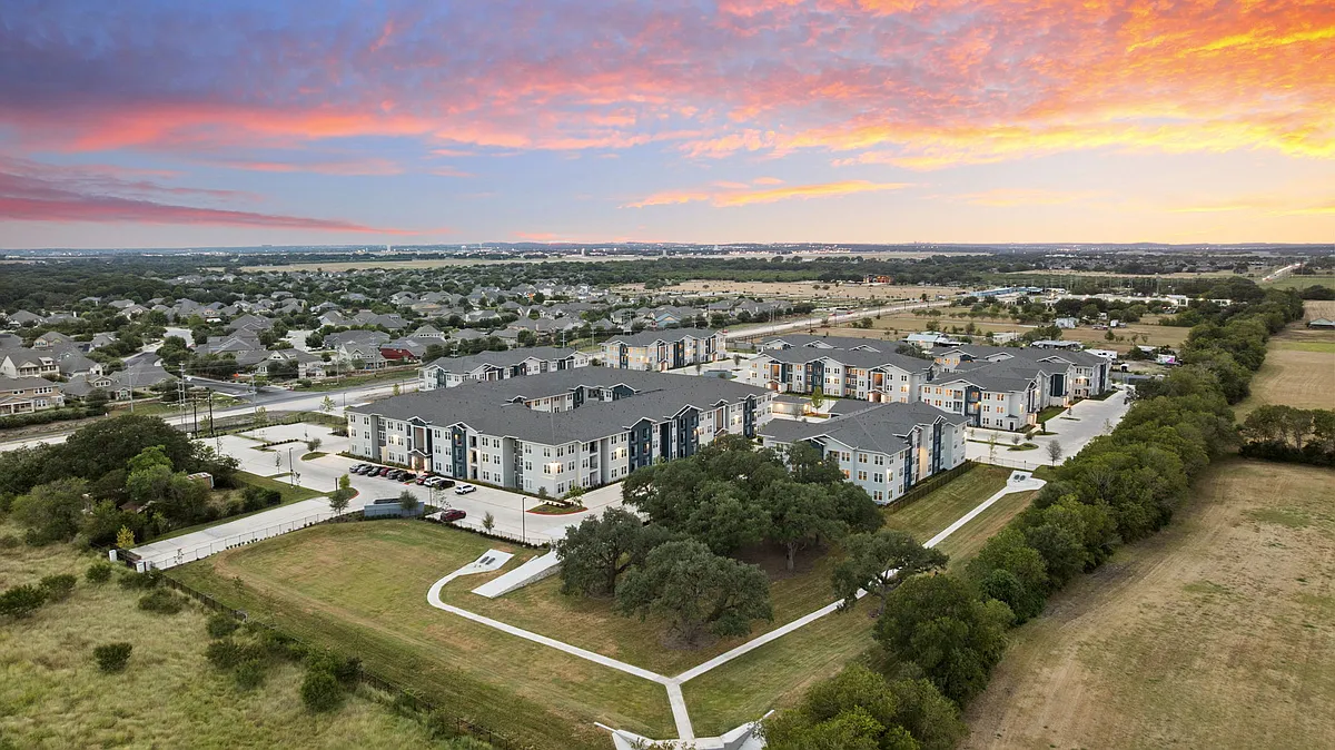 Building Photo - Aviator 1518