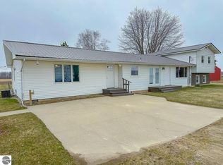 9533 E Denver Rd, Mount Pleasant, MI 48858