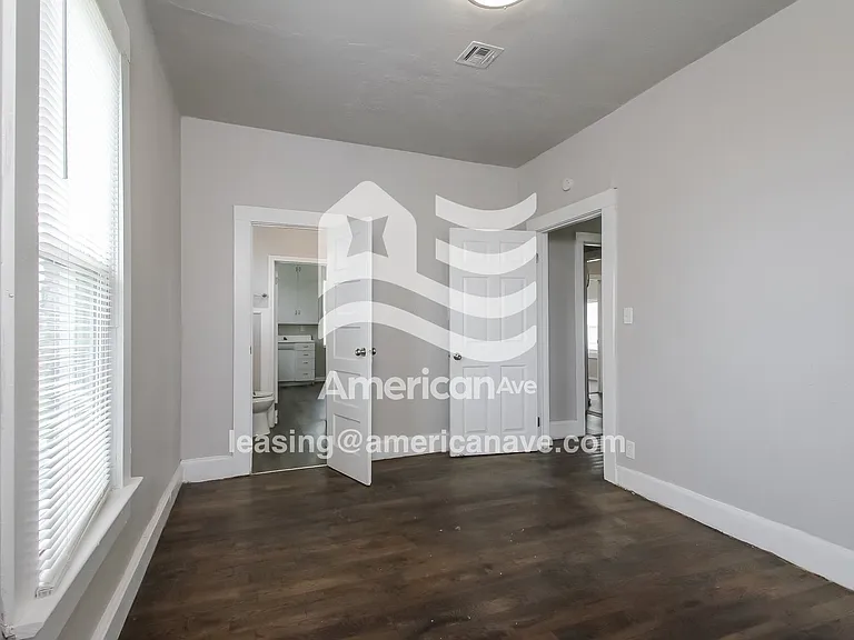 1697247_008_main_bedroom_9.jpg