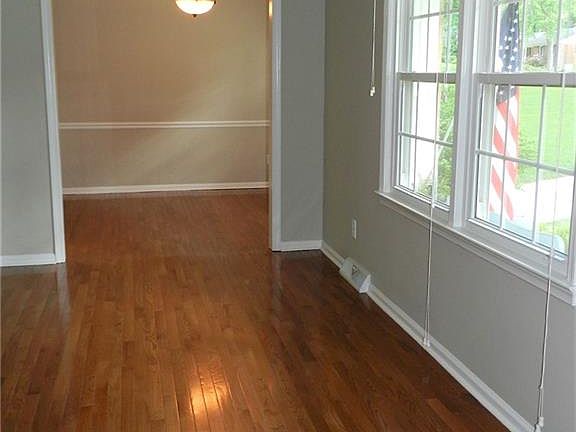 4th image of 1909 Gracewood Dr