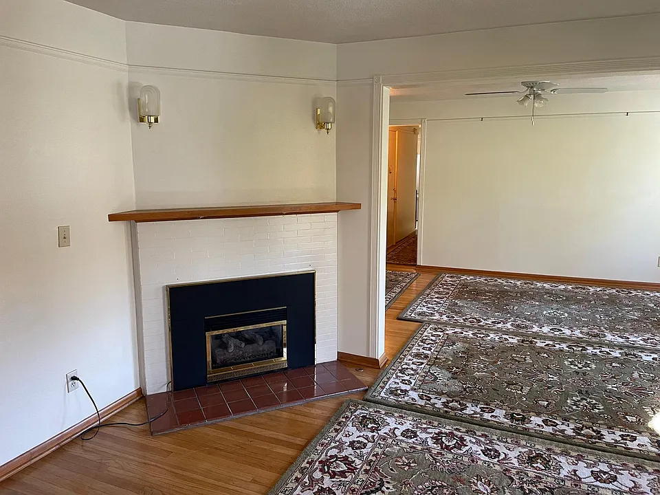 Gas fireplace and A/C