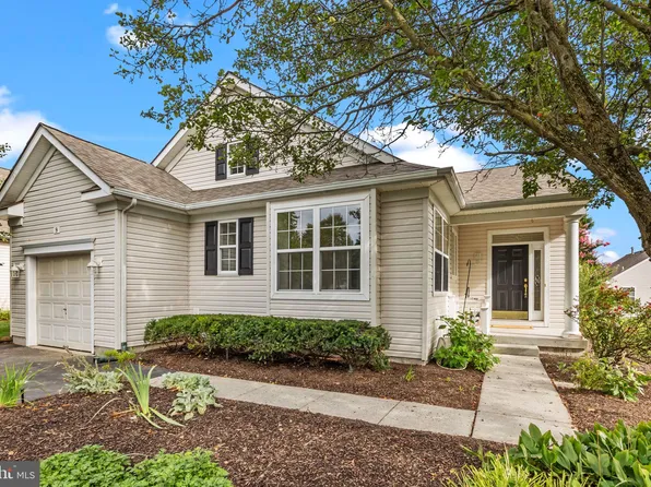 9 Blue Flax Ln, Langhorne, PA 19047