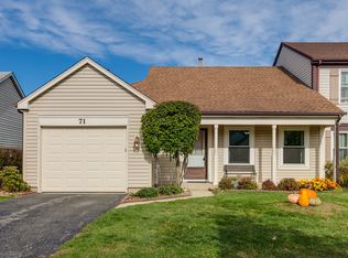 71 Sandhurst Rd, Mundelein, IL 60060