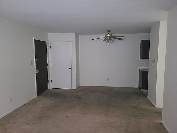 3rd image of 233 Robinhood Ln #2
