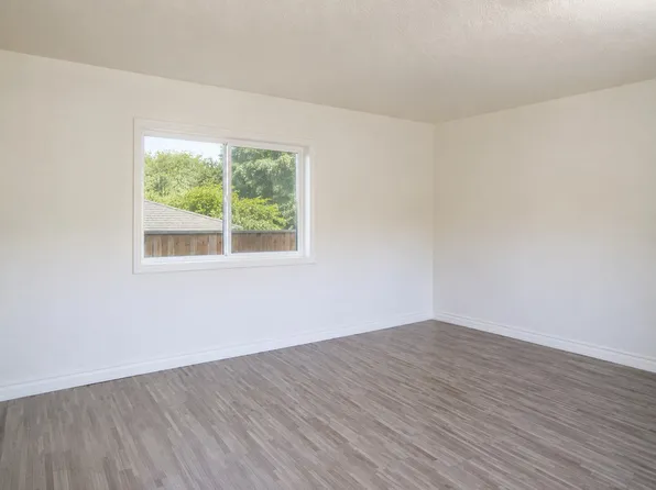 1711 N Highway 26 APT 2, Madras, OR 97741