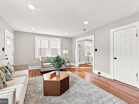 4th image of 208 Marshall Ave