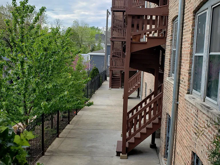 7008 N Greenview Ave #1 — Photo 9