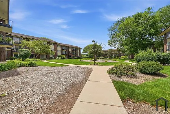 2 bed, $2,400 — Photo 3