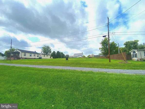 5-6 3rd St, Shenandoah Junction, WV 25442