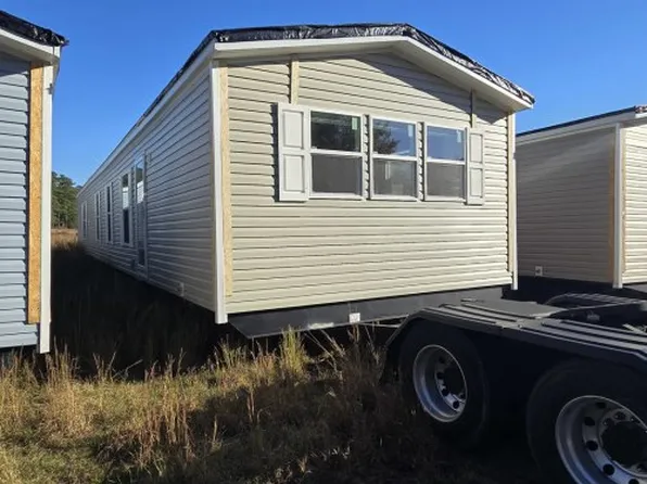 117 Lucy Ln, Raeford, NC 28376