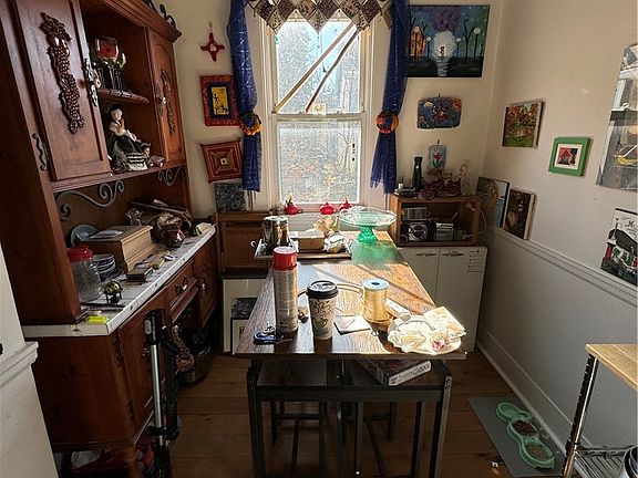 5th image of 317 Ella St