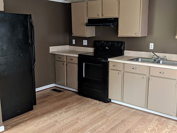 3rd image of 105 Carmi Pl