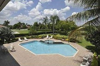 4th image of 2211 Davie Blvd