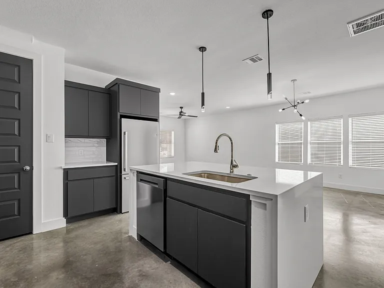 3013 Alpha Wolf Ct — Photo 22