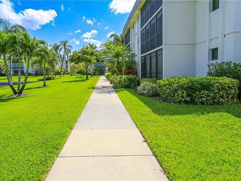 788 Park Shore Dr #D27 — Photo 5