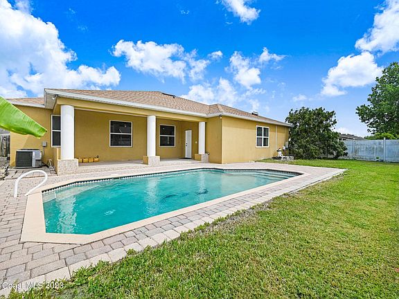 3rd image of 772 Del Mar Cir