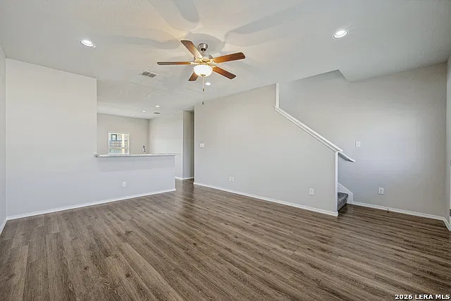 5 bed, 2.5 bath, 2322 sqft, $2,300 — Photo 2