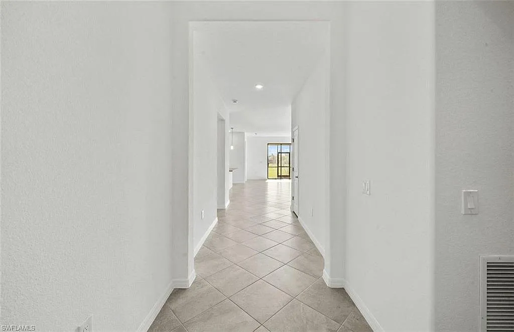 4 bed, 3.0 bath, 2032 sqft, $2,500 — Photo 2
