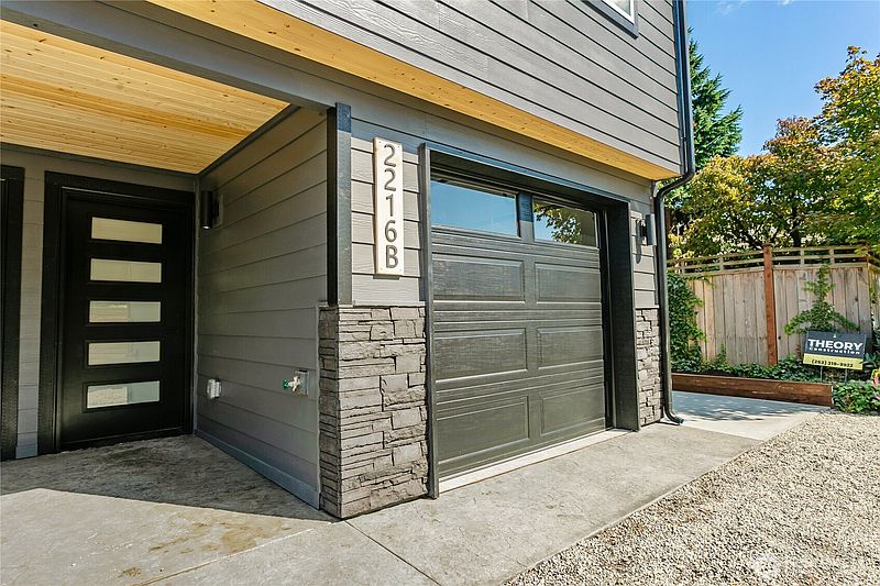 4th image of 2216 N Proctor Street #B