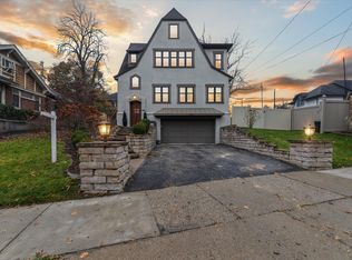 1824 Sherman St SE, East Grand Rapids, MI 49506