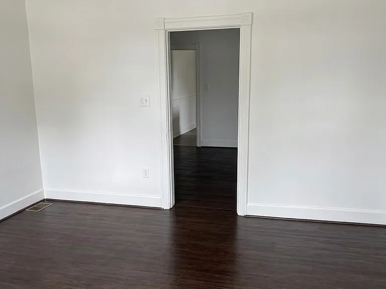 812 Salem Ave — Photo 8