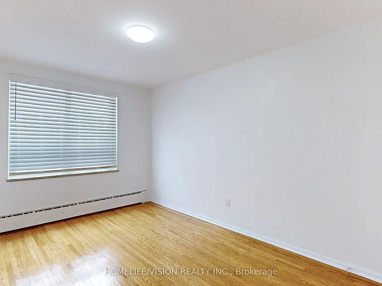 9901 Yonge St #4 — Photo 21