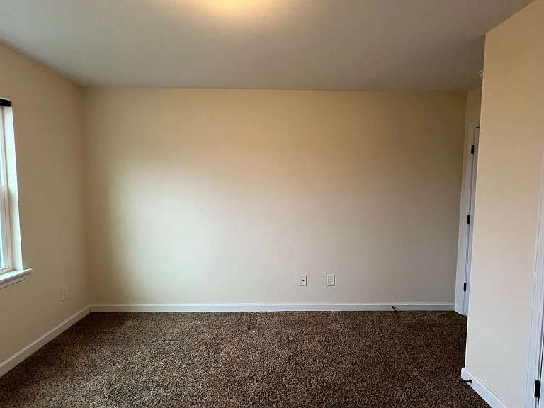310 Landon Ln — Photo 10