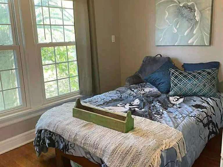 Smaller upstairs bedroom