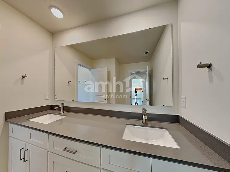 1519 N Barkvine Ave — Photo 15