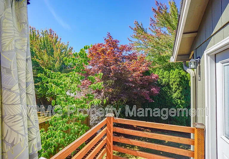 2115 NW 143rd Cir — Photo 37