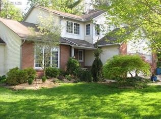 89 River Run Dr, Fremont, OH 43420