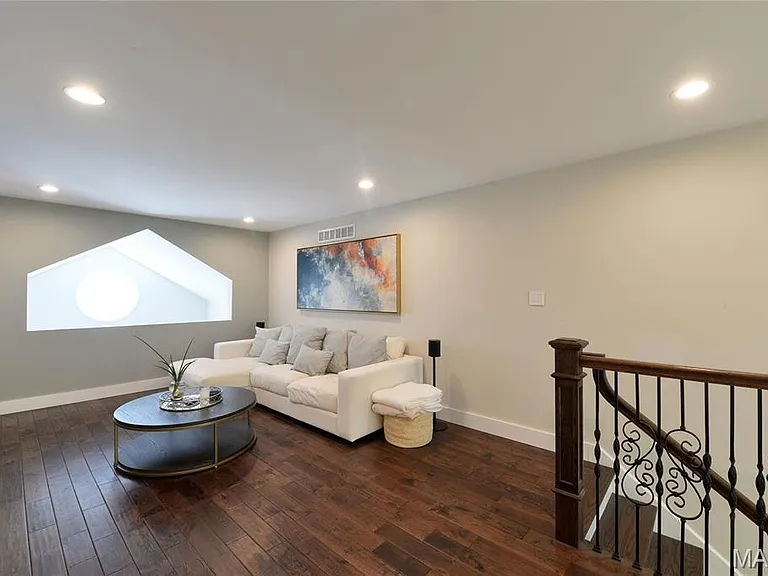 1306 S Geyer Rd — Photo 10