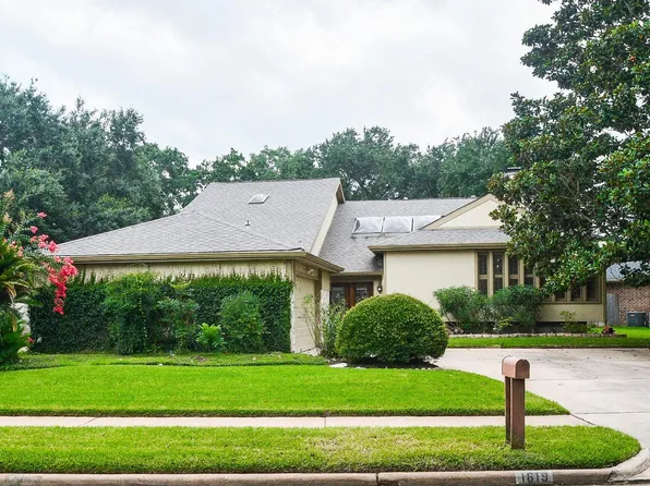 1619 Overland Pass Dr, Sugar Land, TX 77478
