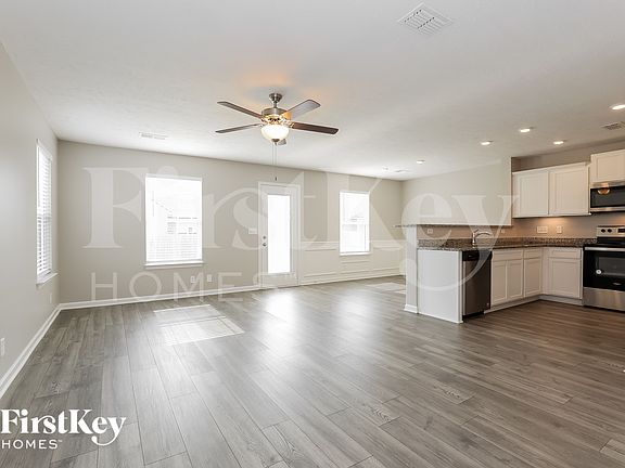 4th image of 2230 Oak Dr