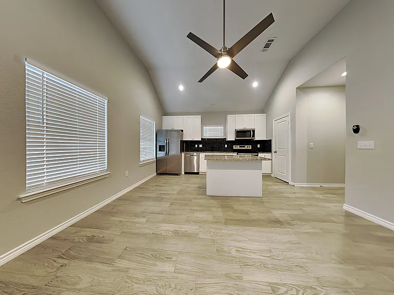 16855 Balmoral — Photo 3