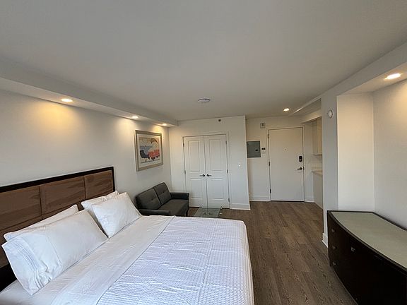 4th image of 45 W 81st St #11L