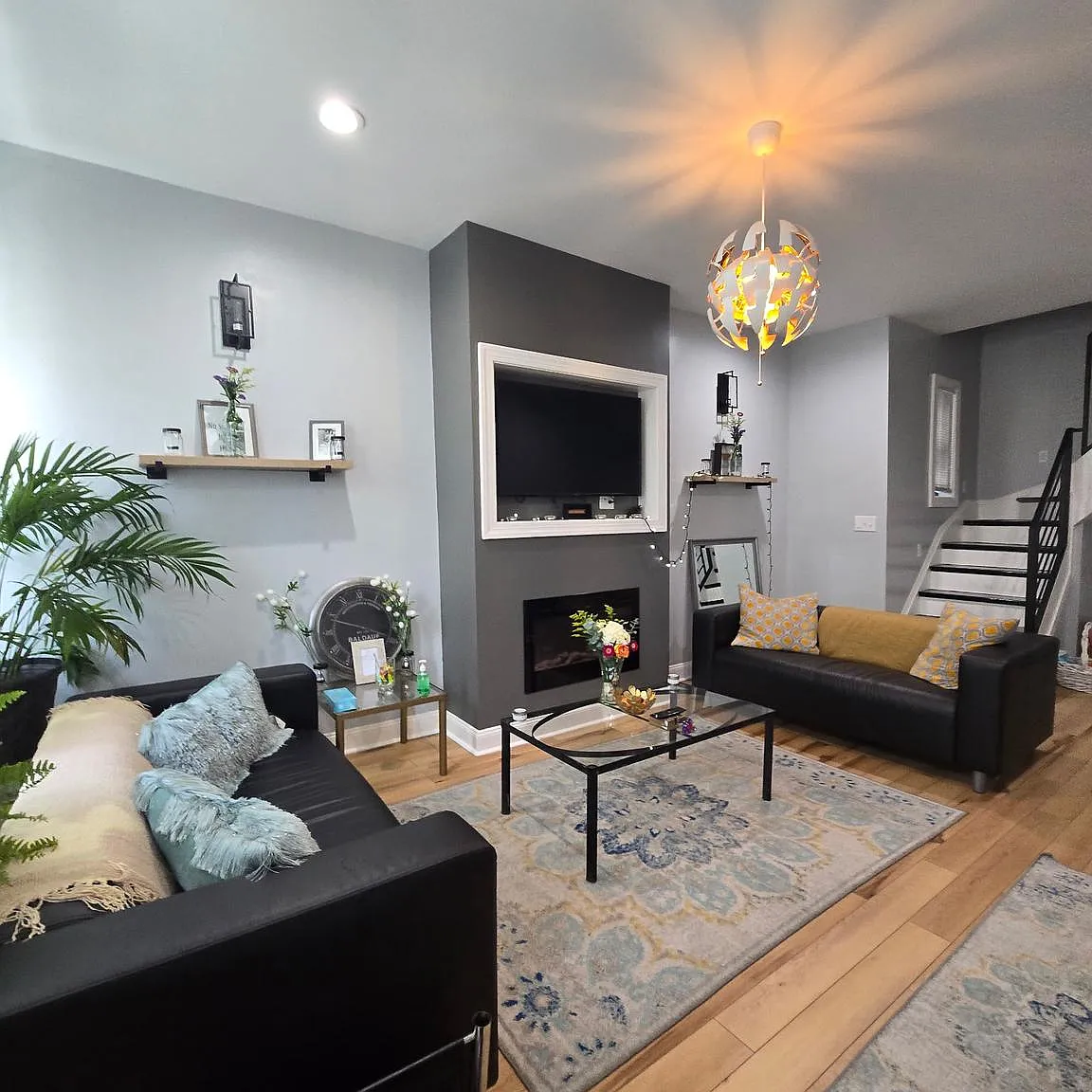 3 bed, 1.5 bath, 1056 sqft, $2,250 — Photo 2