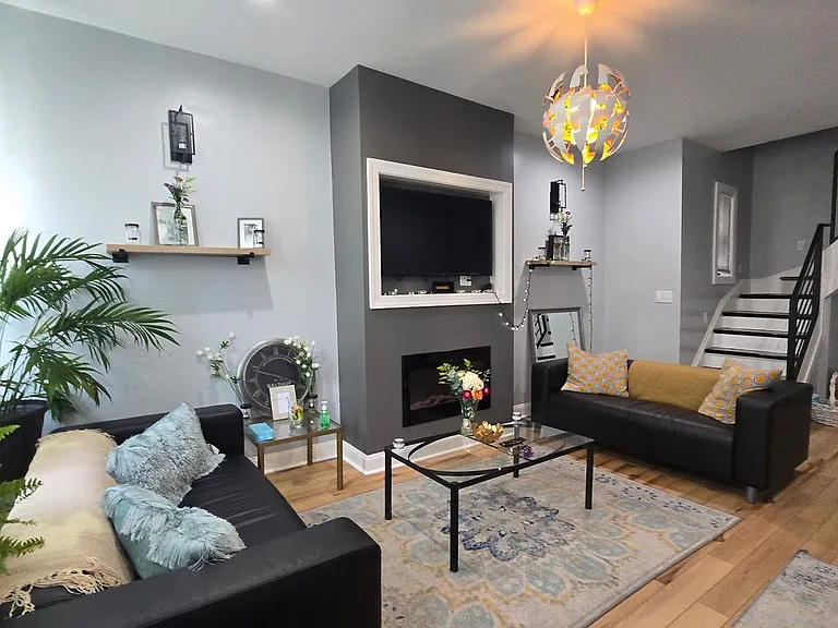 2512 Nicholas St — Photo 2