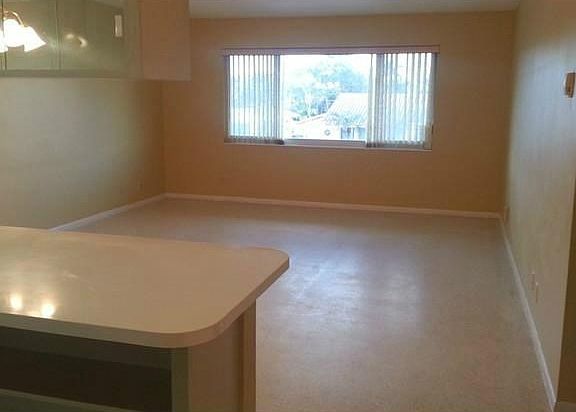 5th image of 2624 NE 32nd St APT 217