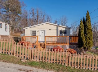 317 4th St SE, Pulaski, VA 24301