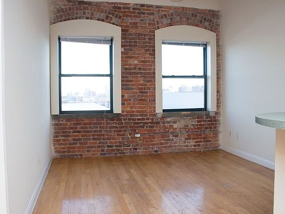 2nd image of 1400 W Marshall St #B4904baf1