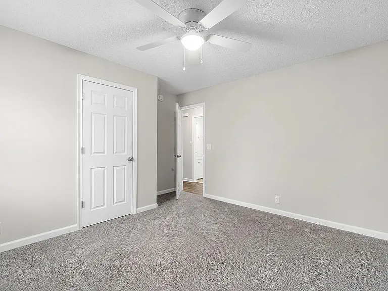 214 Tobacco Rd — Photo 4