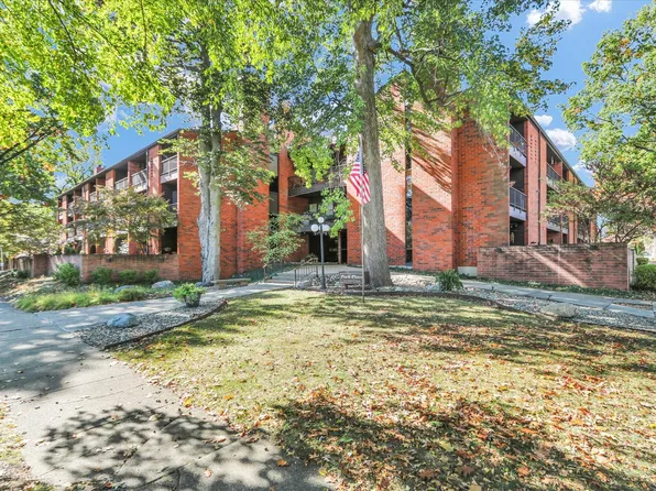 107 N Elm St APT 108, Champaign, IL 61820