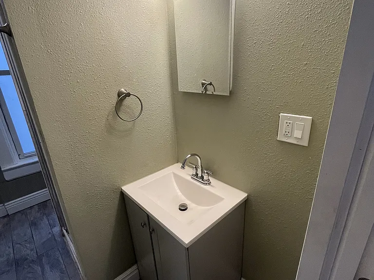 1042 N Clarkson St #1 — Photo 9