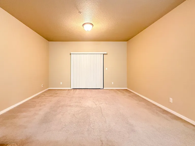 Catron Apartments - 1-3 Bedrooms 2 Bathrooms with In Unit Washer/Dryer and Internet — Photo 68