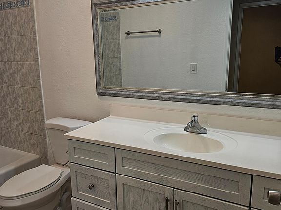 3rd image of 7722 Lankershim Ave #C