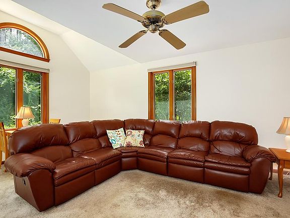 5th image of 19 Lynwood Ln