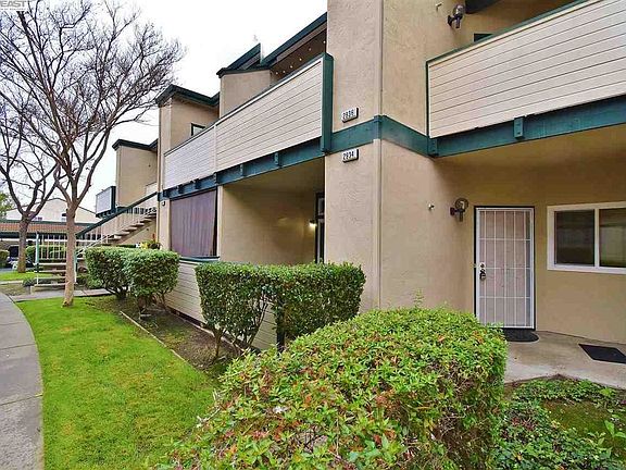3rd image of 2934 Flint St #105